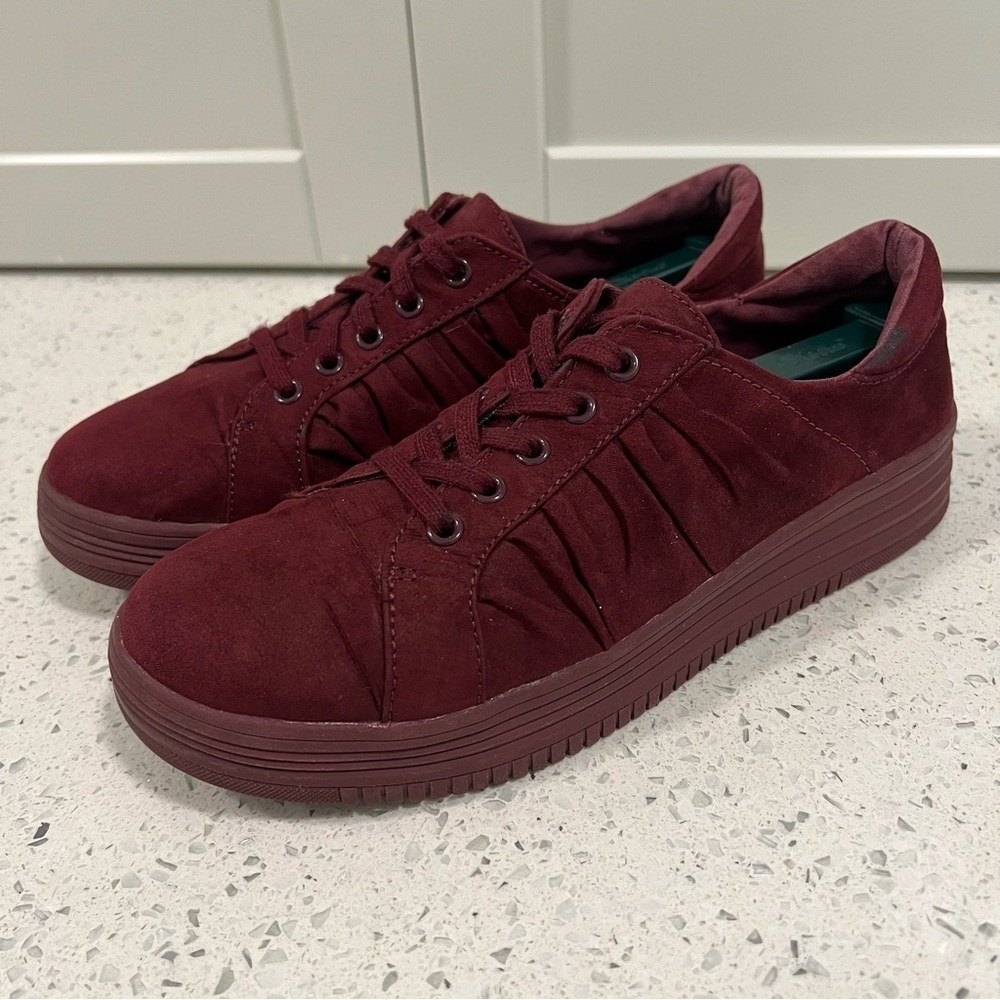 ROCKET DOG Basha Coast Ox Blood Faux Suede Platform Sneakers | Women's Size 8